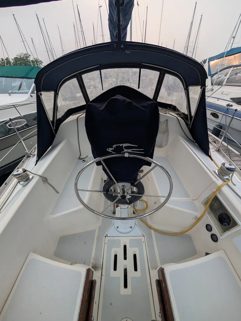 Slide: The Image of 1990 Hunter 28 - 7837371