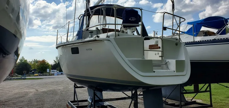 Slide: The Image of 1990 Hunter 28 - 7837405