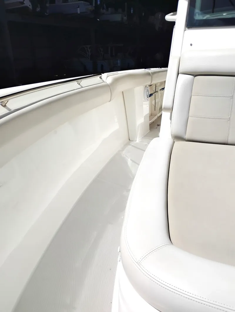 Slide: The Image of 2018 Boston Whaler 280 Outrage - 7837453