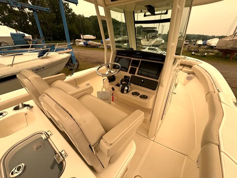 Slide: The Image of 2018 Boston Whaler 280 Outrage - 7837491