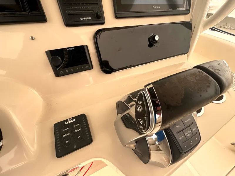 Slide: The Image of 2018 Boston Whaler 280 Outrage - 7837486