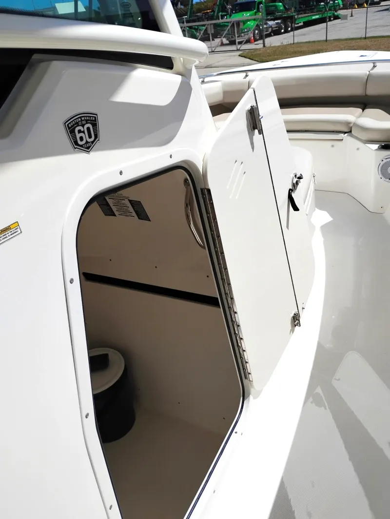 Slide: The Image of 2018 Boston Whaler 280 Outrage - 7837457