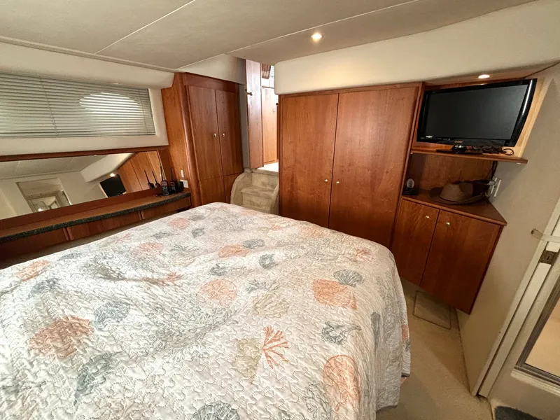 Slide: The Image of 2000 Silverton 422 Motor Yacht - 7837573