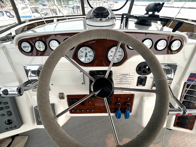 Slide: The Image of 2000 Silverton 422 Motor Yacht - 7837554