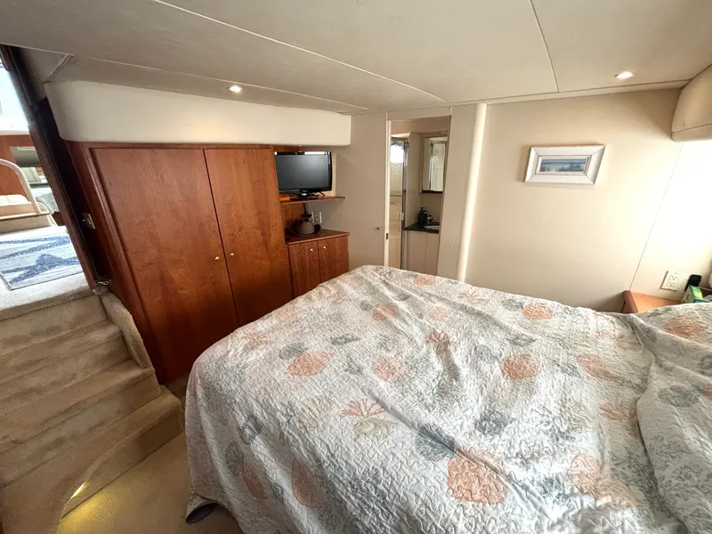 Slide: The Image of 2000 Silverton 422 Motor Yacht - 7837572