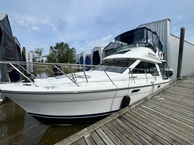 Slide: The Image of 2000 Bayliner 3388 - 7837591