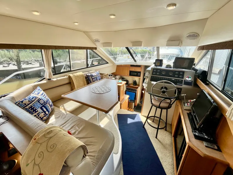Slide: The Image of 2000 Bayliner 3388 - 7837602