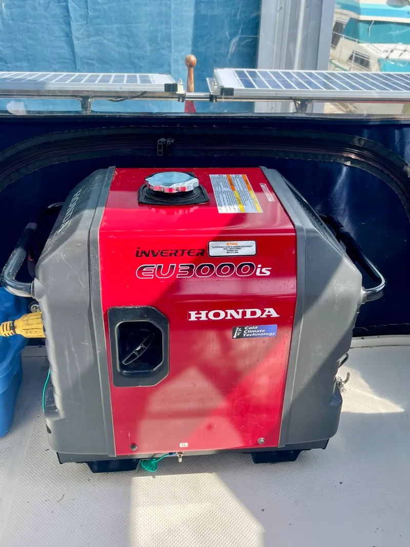 Slide: The Image of 2000 Bayliner 3388 - 7837619