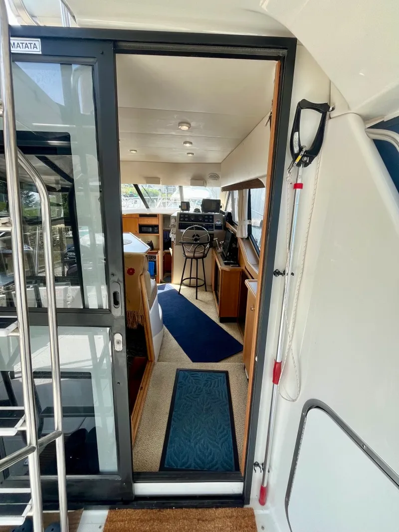 Slide: The Image of 2000 Bayliner 3388 - 7837600