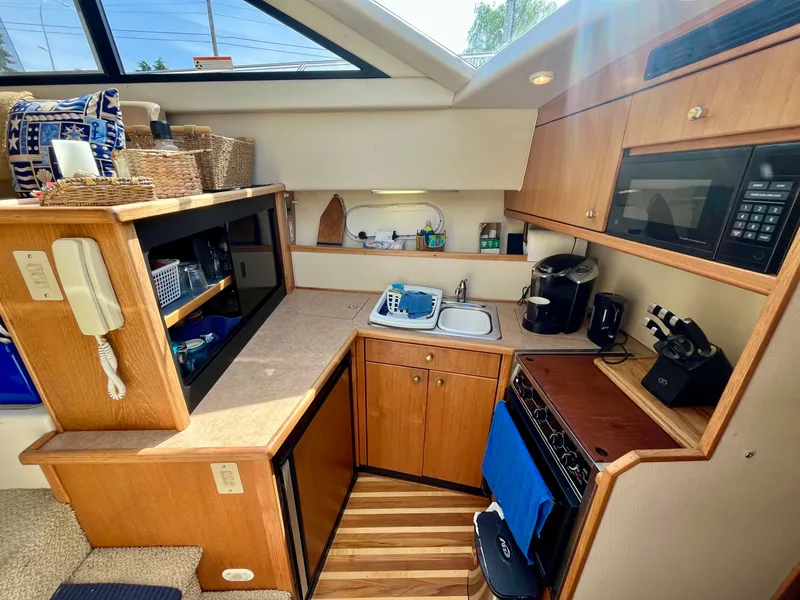 Slide: The Image of 2000 Bayliner 3388 - 7837607