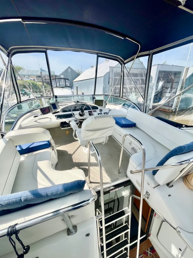 Slide: The Image of 2000 Bayliner 3388 - 7837612