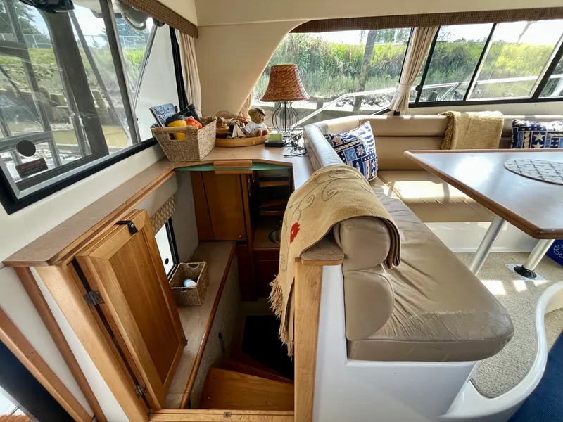 Slide: The Image of 2000 Bayliner 3388 - 7837603