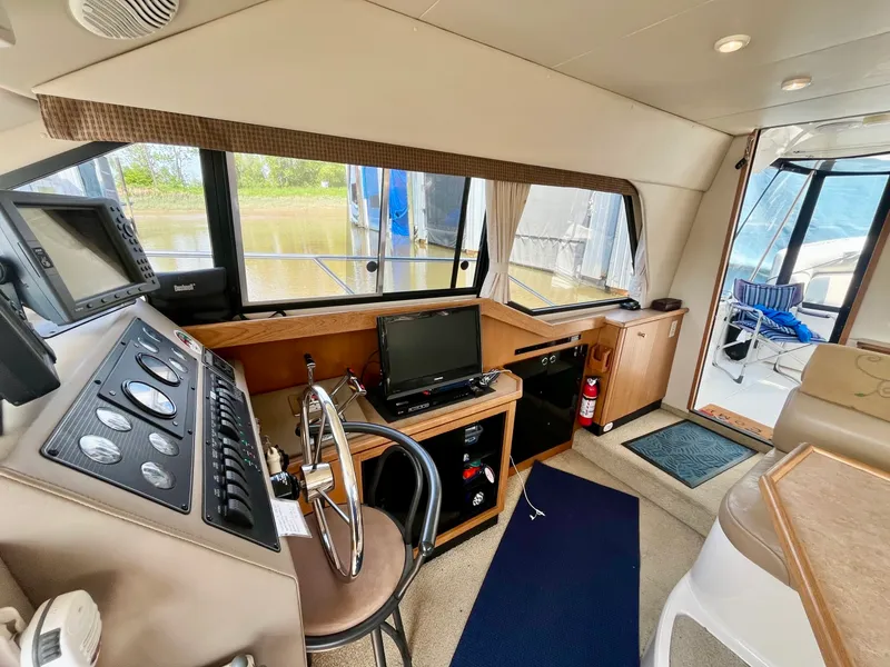 Slide: The Image of 2000 Bayliner 3388 - 7837605