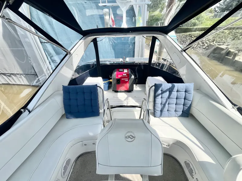 Slide: The Image of 2000 Bayliner 3388 - 7837614