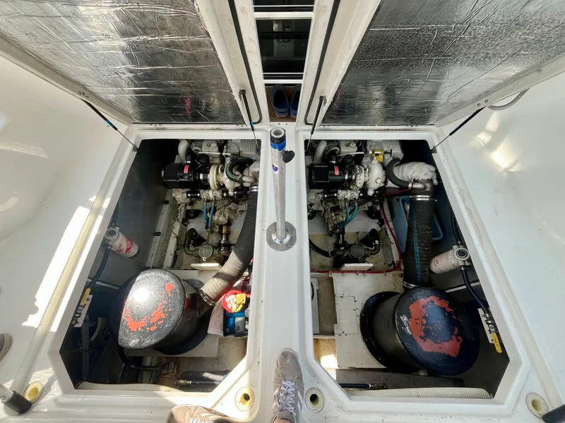 Slide: The Image of 2000 Bayliner 3388 - 7837620