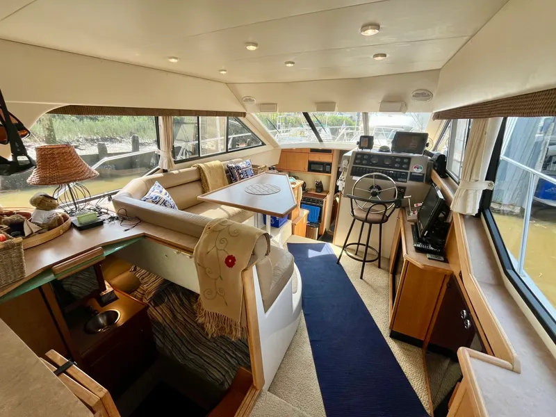 Slide: The Image of 2000 Bayliner 3388 - 7837601
