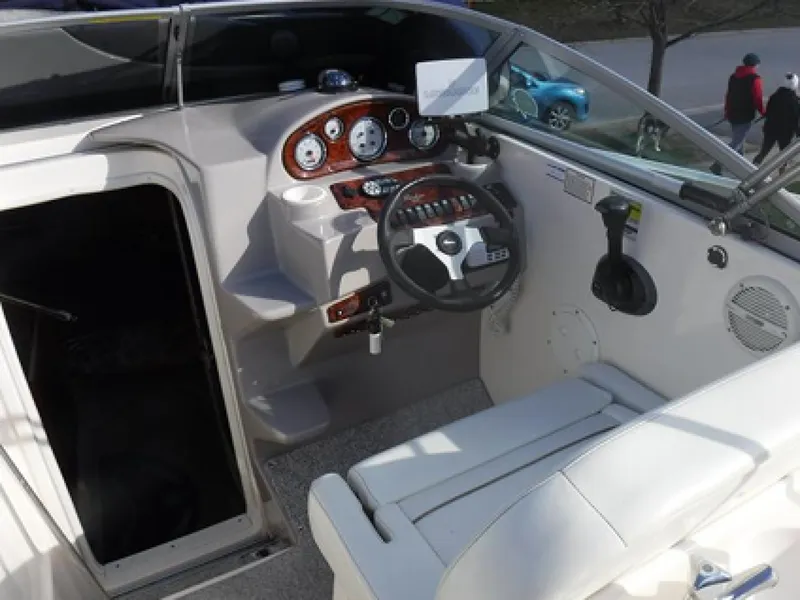 Slide: The Image of 2004 Rinker 2500 Fiesta Vee - 7837659