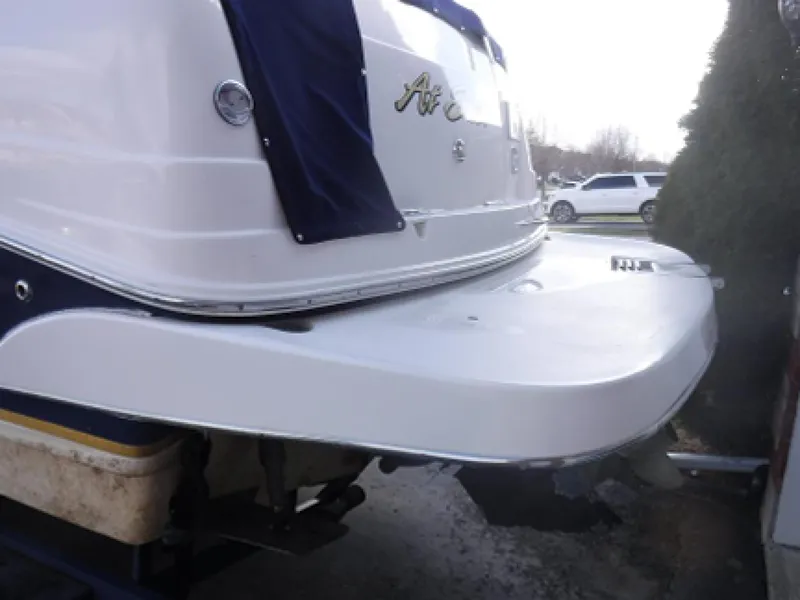 Slide: The Image of 2004 Rinker 2500 Fiesta Vee - 7837632