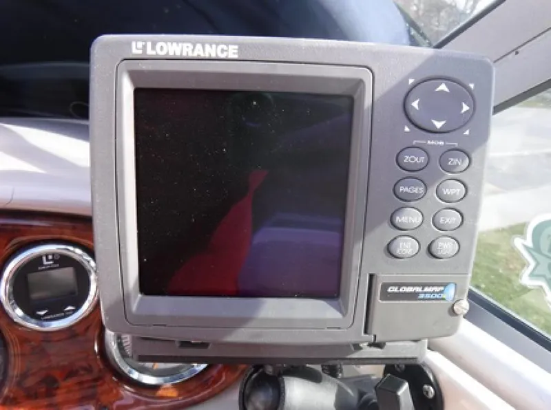 Slide: The Image of 2004 Rinker 2500 Fiesta Vee - 7837662
