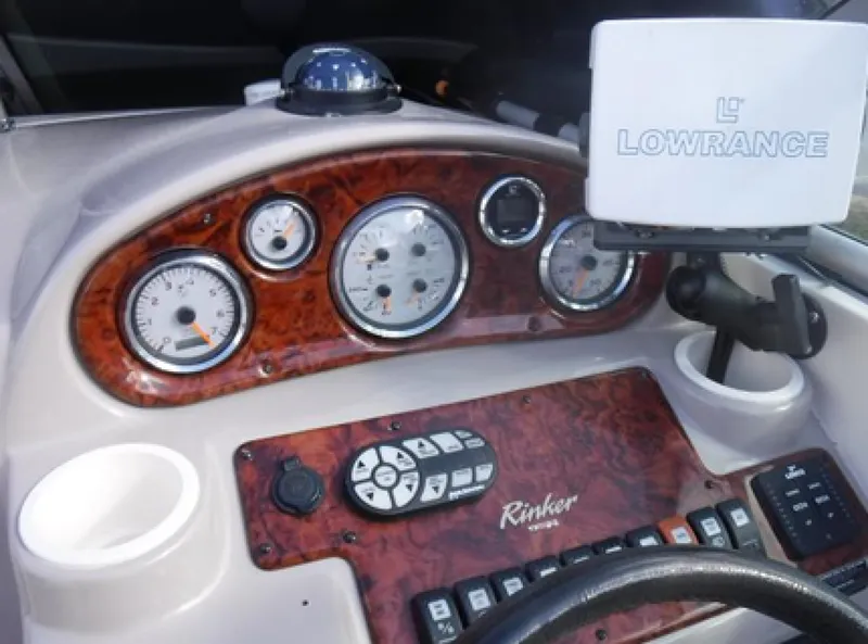 Slide: The Image of 2004 Rinker 2500 Fiesta Vee - 7837664