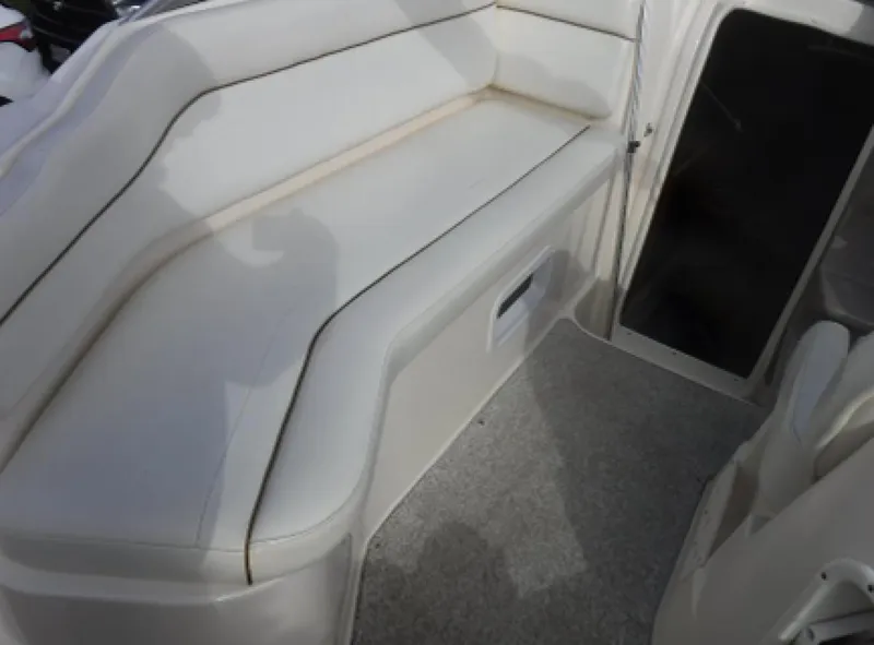 Slide: The Image of 2004 Rinker 2500 Fiesta Vee - 7837635