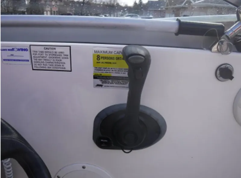 Slide: The Image of 2004 Rinker 2500 Fiesta Vee - 7837652