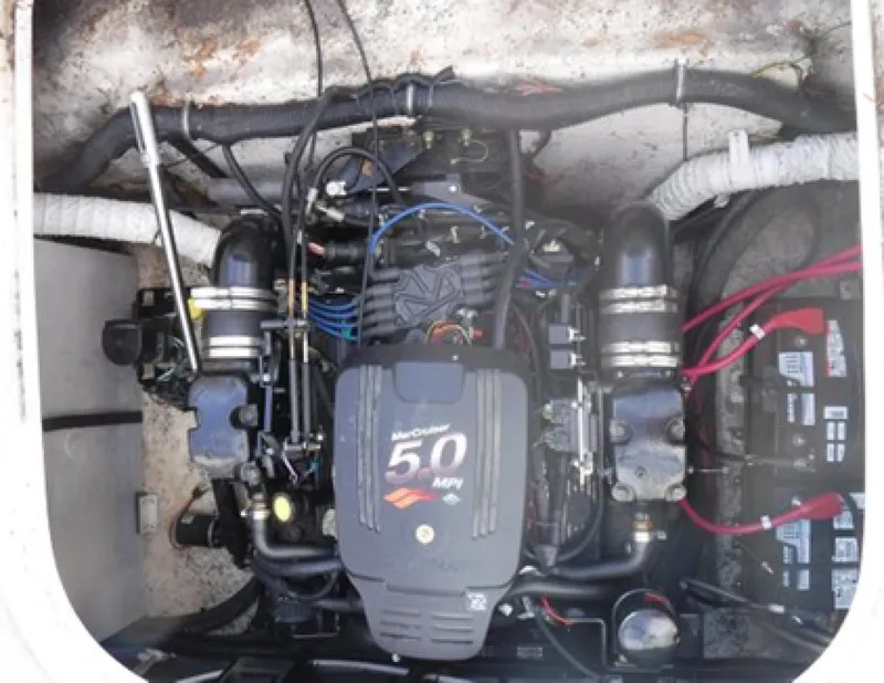 Slide: The Image of 2004 Rinker 2500 Fiesta Vee - 7837651