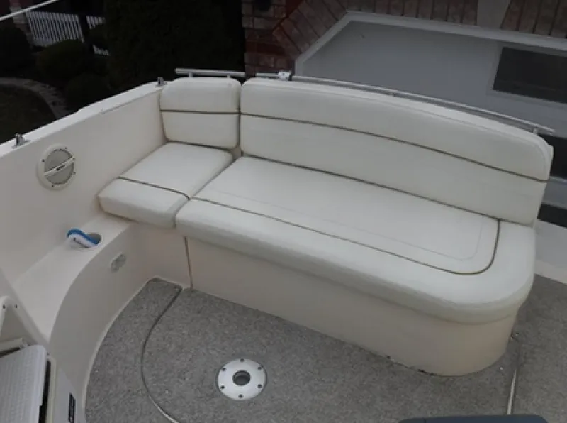 Slide: The Image of 2004 Rinker 2500 Fiesta Vee - 7837637