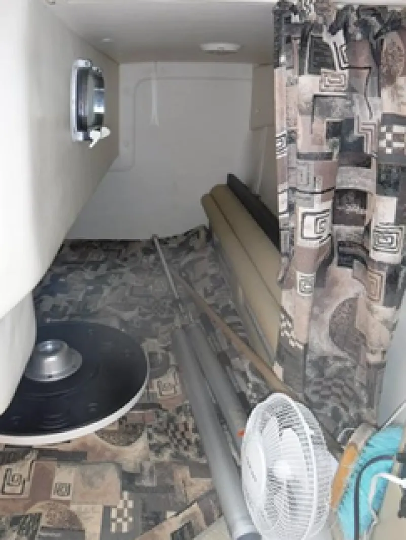 Slide: The Image of 2004 Rinker 2500 Fiesta Vee - 7837645