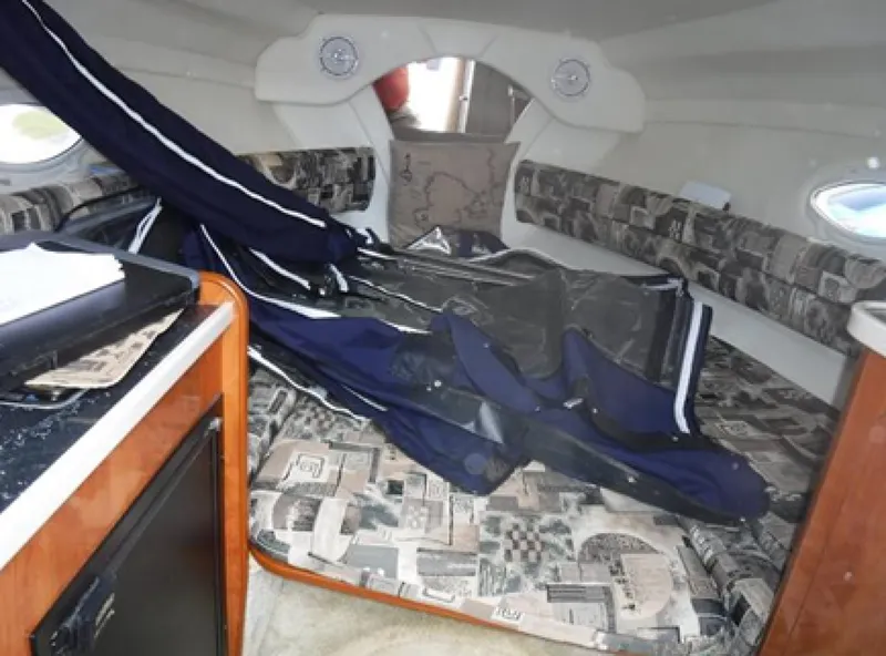Slide: The Image of 2004 Rinker 2500 Fiesta Vee - 7837643