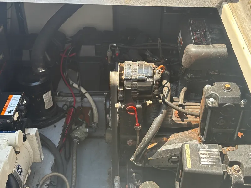 Slide: The Image of 2000 Monterey 322 Cruiser - 7837916