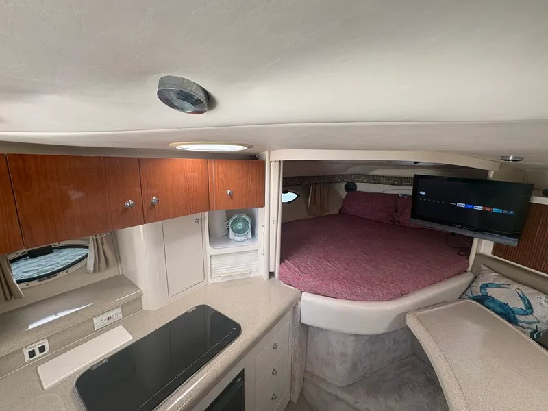 Slide: The Image of 2000 Monterey 322 Cruiser - 7837890