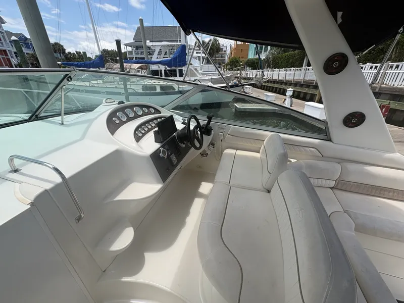 Slide: The Image of 2000 Monterey 322 Cruiser - 7837883