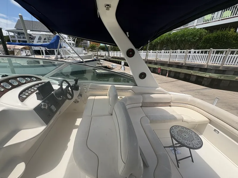 Slide: The Image of 2000 Monterey 322 Cruiser - 7837884