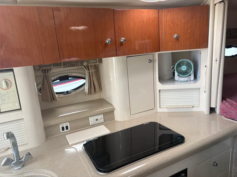 Slide: The Image of 2000 Monterey 322 Cruiser - 7837888