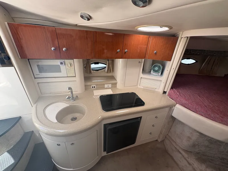 Slide: The Image of 2000 Monterey 322 Cruiser - 7837889