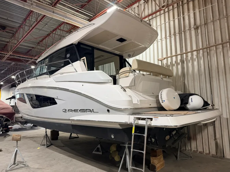Slide: The Image of 2019 Regal 42 Grande Coupe - 7837926