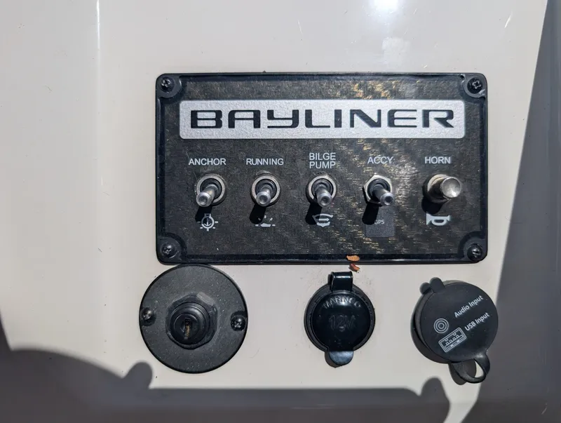 Slide: The Image of 2023 Bayliner Element M17 - 7838057