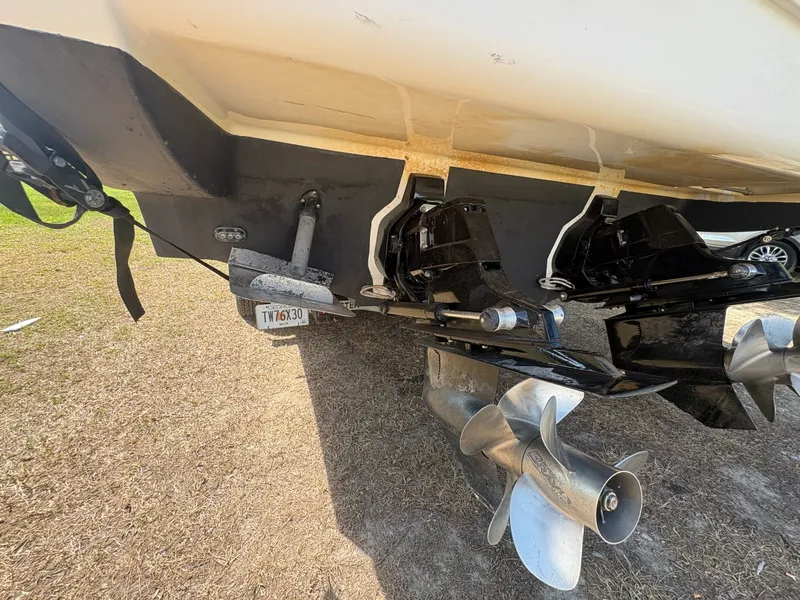Slide: The Image of 2010 Sea Ray 310 Sundancer - 7838107