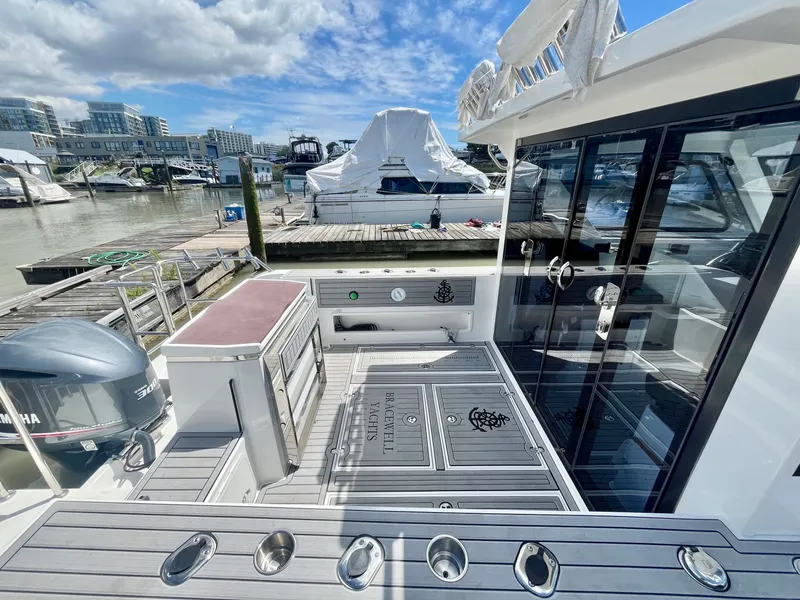 Slide: The Image of 2025 Commander 27 Sportfisher - 7838477