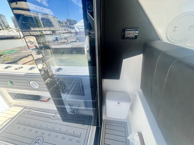 Slide: The Image of 2025 Commander 27 Sportfisher - 7838483