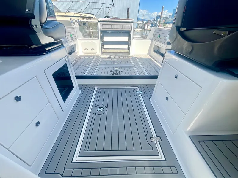 Slide: The Image of 2025 Commander 27 Sportfisher - 7838497