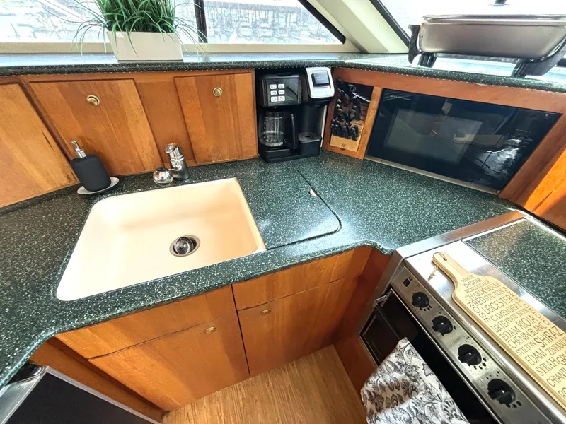 Slide: The Image of 1999 Silverton 453 Motor Yacht - 7838628