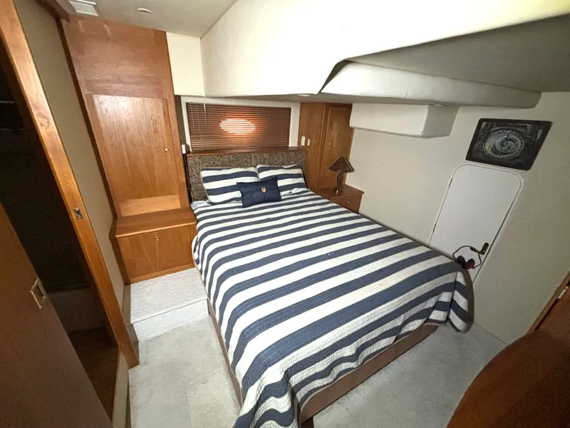 Slide: The Image of 1999 Silverton 453 Motor Yacht - 7838637