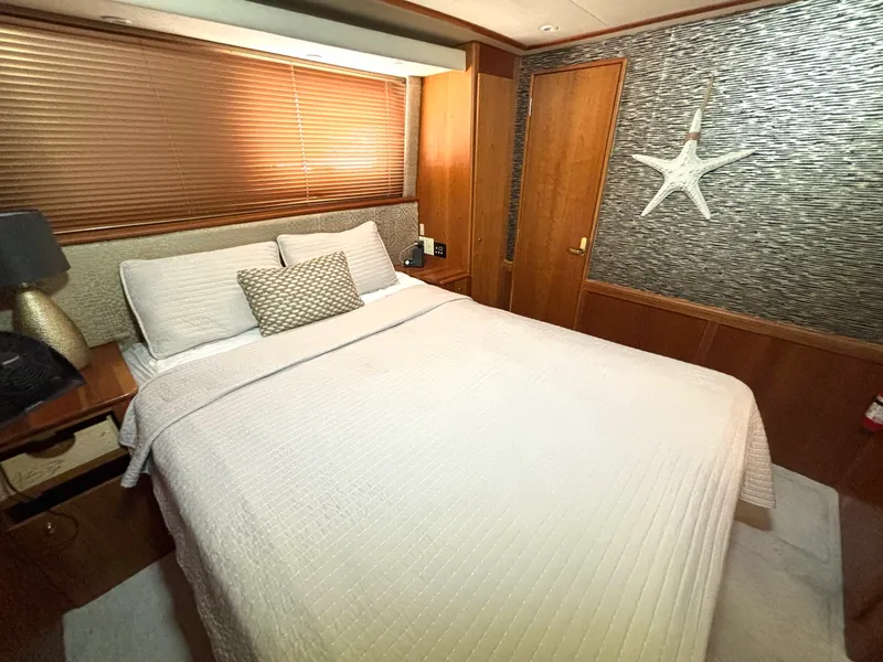Slide: The Image of 1999 Silverton 453 Motor Yacht - 7838631