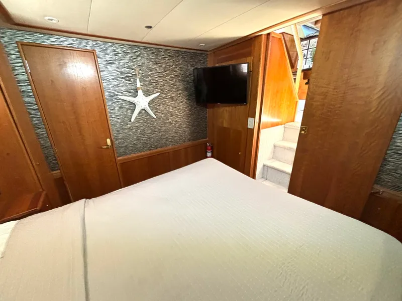 Slide: The Image of 1999 Silverton 453 Motor Yacht - 7838632