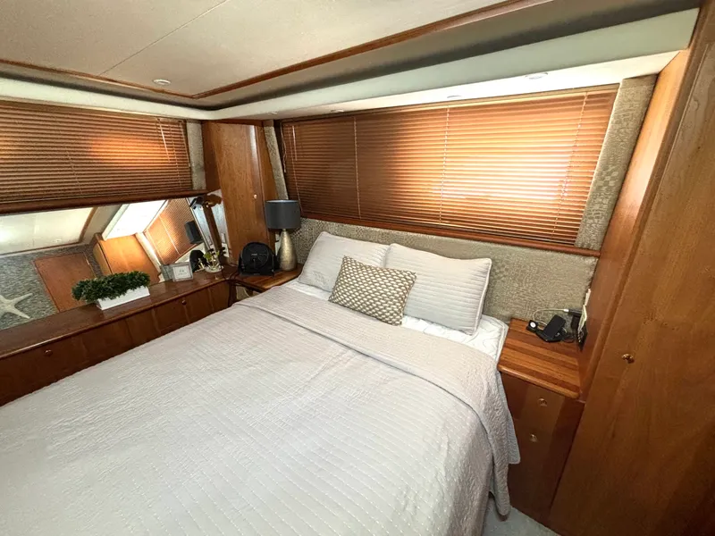 Slide: The Image of 1999 Silverton 453 Motor Yacht - 7838629