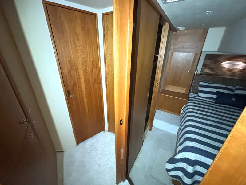 Slide: The Image of 1999 Silverton 453 Motor Yacht - 7838636
