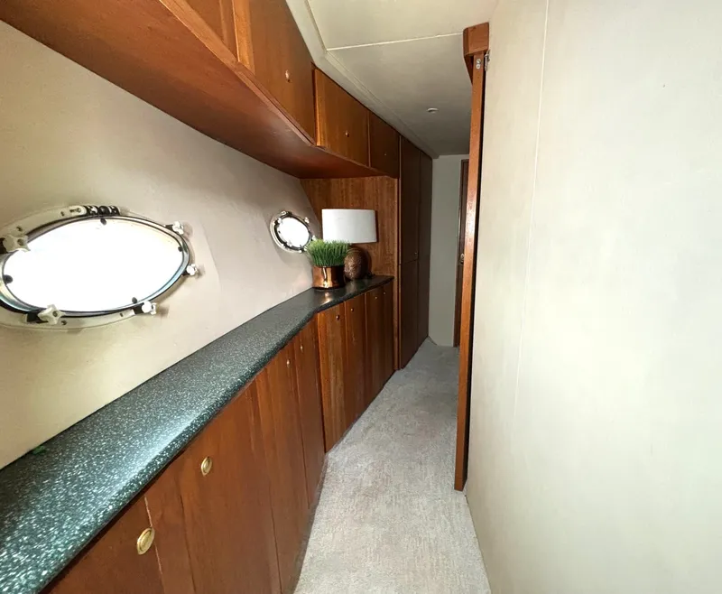 Slide: The Image of 1999 Silverton 453 Motor Yacht - 7838635