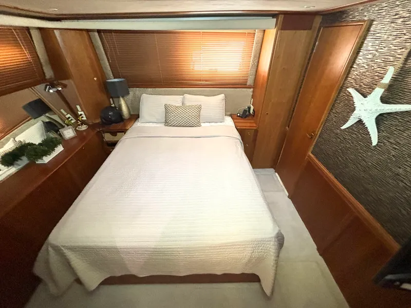 Slide: The Image of 1999 Silverton 453 Motor Yacht - 7838630